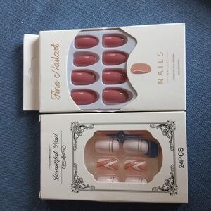 Set of Press On Fake Nails.